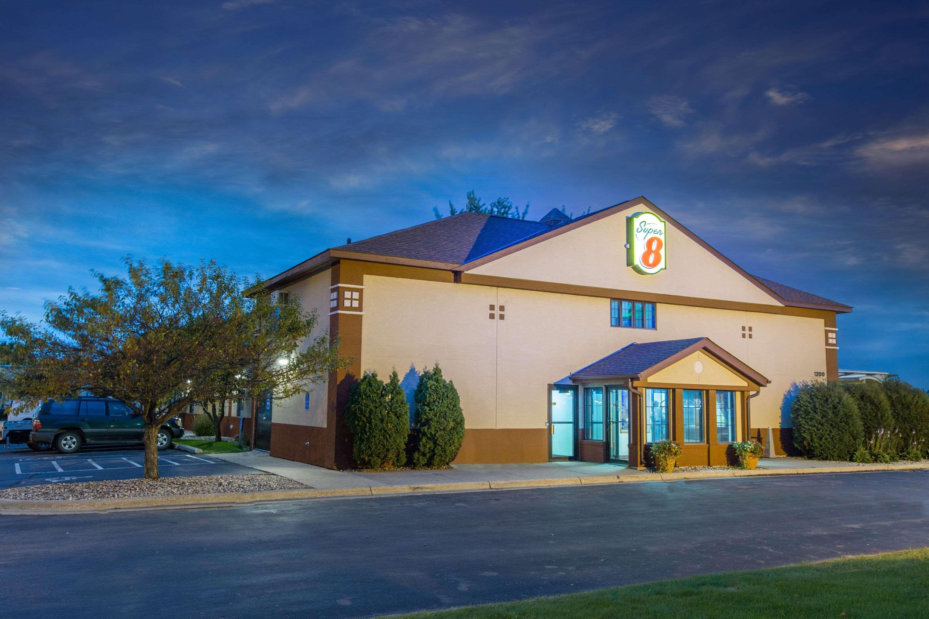 Hotel Super 8 By Wyndham Fairmont Exterior foto